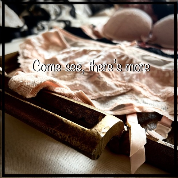 • Victoria’s Secret Ivory Lace Bohemian Bandeau Bra w/ Bow & Corset Lacing • - Picture 14 of 16